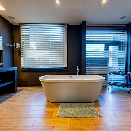 Euphrosina Boutique Met Verwarmd Zwembad, Sauna, Vlakbij Het Bed and Breakfast