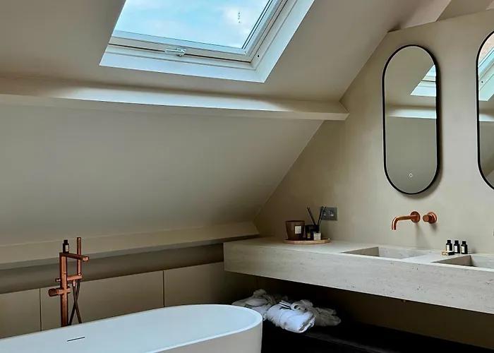 Alojamento de Acomodação e Pequeno-almoço Euphrosina Boutique Met Verwarmd Zwembad, Sauna, Vlakbij Het Ostend