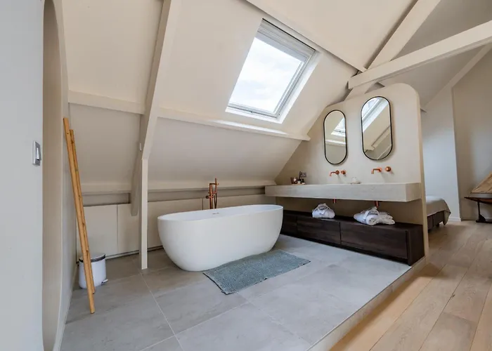 Euphrosina Boutique Met Verwarmd Zwembad, Sauna, Vlakbij Het Alojamento de Acomodação e Pequeno-almoço Ostend