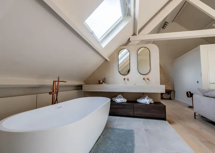 Alojamento de Acomodação e Pequeno-almoço Euphrosina Boutique Met Verwarmd Zwembad, Sauna, Vlakbij Het Ostend